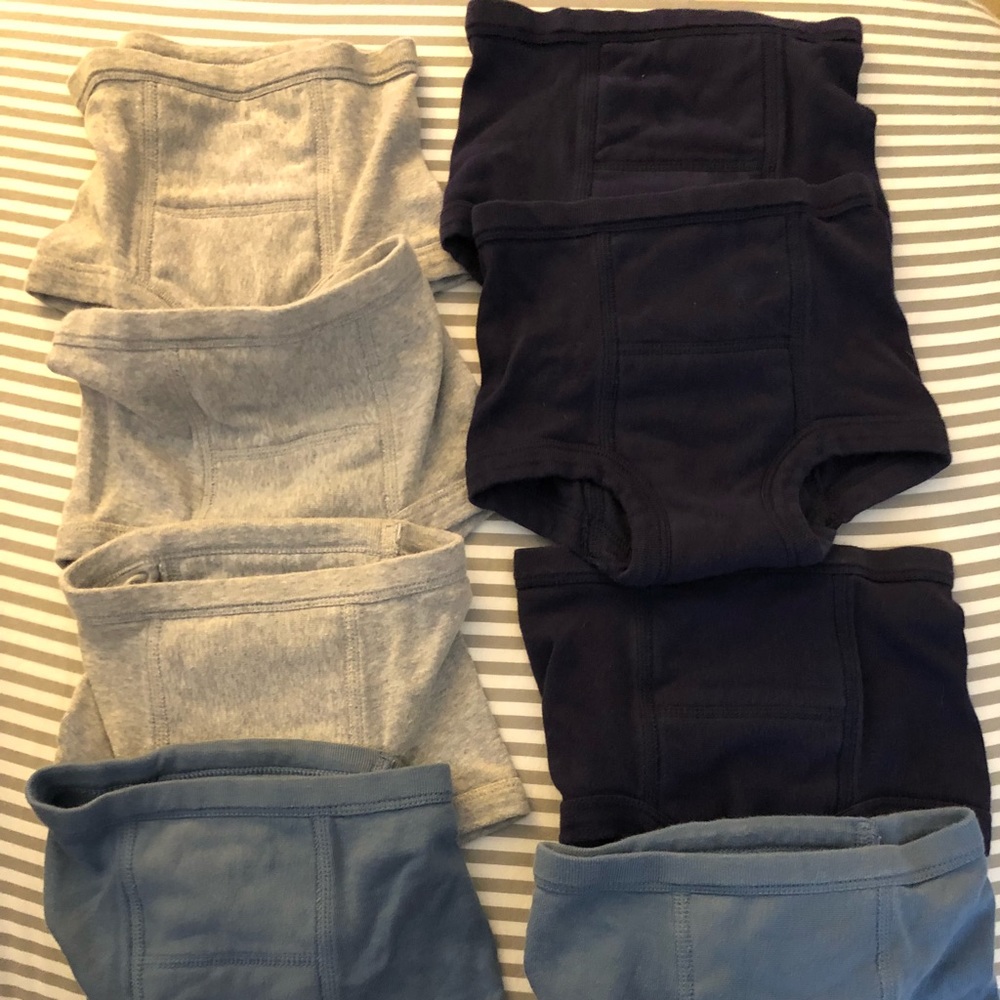 8 pairs of hanna trainers.